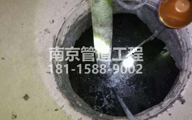 216将军庙清理化粪池